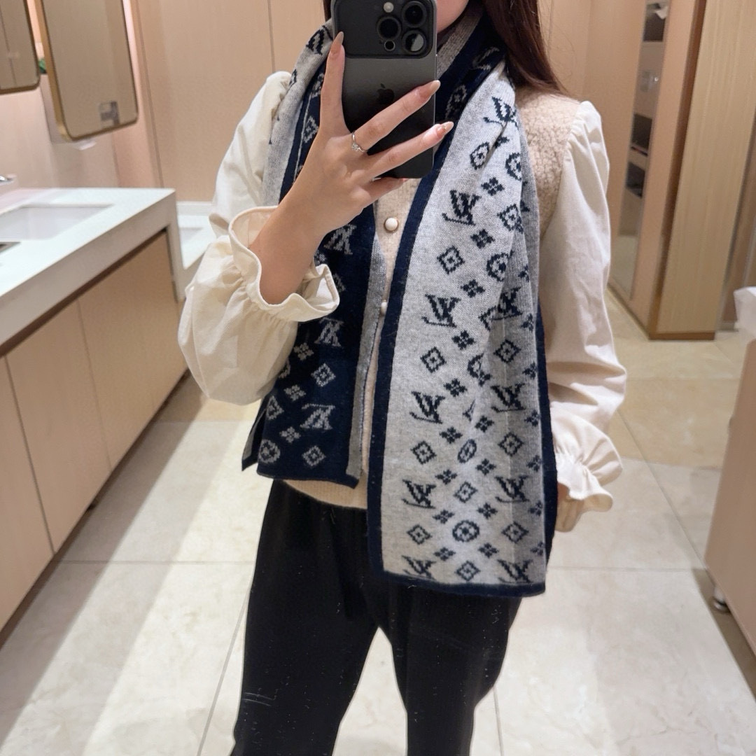 ✨【▪LV难得一见的针织单品，温柔配色，超级迷恋❗️气质低调恬静又不失优雅❗️】重点推荐❗️一秒心动啊！