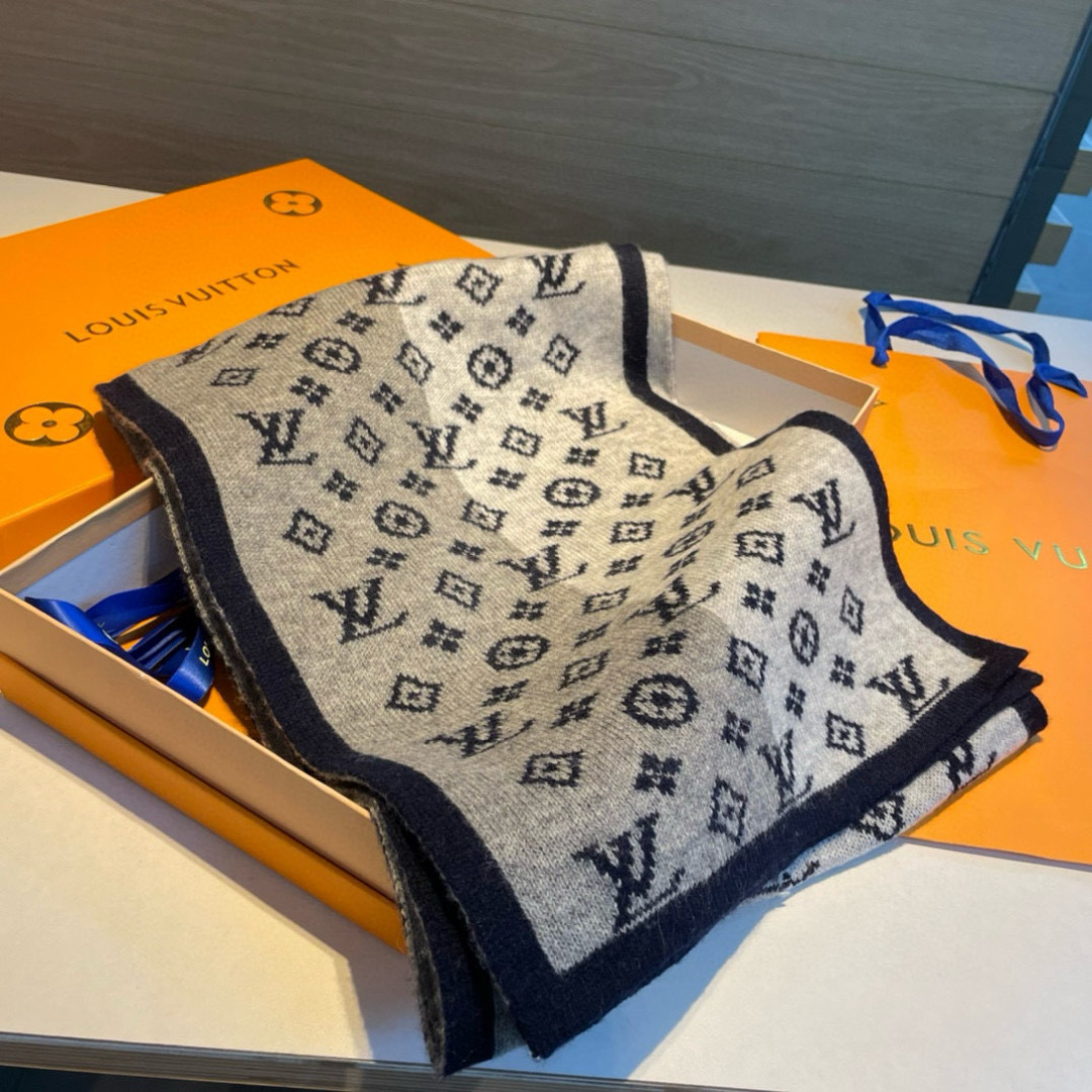 ✨【▪LV难得一见的针织单品，温柔配色，超级迷恋❗️气质低调恬静又不失优雅❗️】重点推荐❗️一秒心动啊！