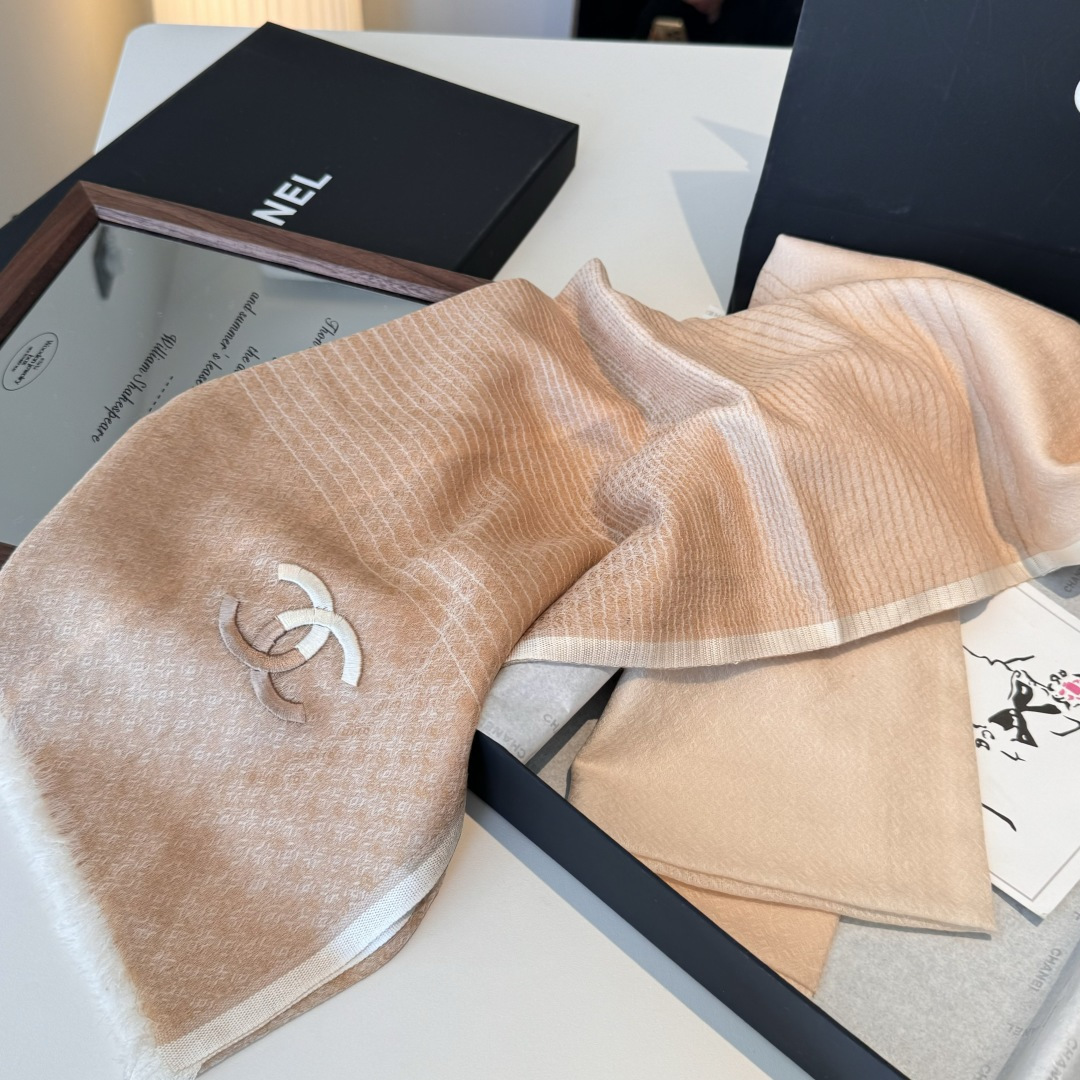 ，2025 年香奈儿极品原单 渐变色玫瑰非常温柔美丽的配色！高尖端产物⚠️重磅呈现 ，绝无仅有 史无前例