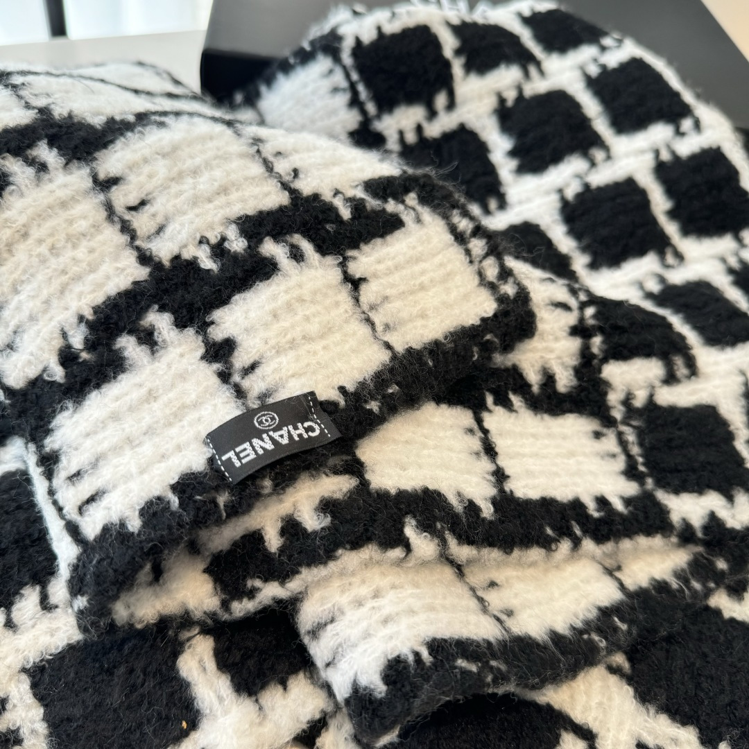  新款Chanel · 香奈儿难得一见的针织单品，温柔配色，超级迷恋❗️气质低调恬静又不失优雅❗️】重点