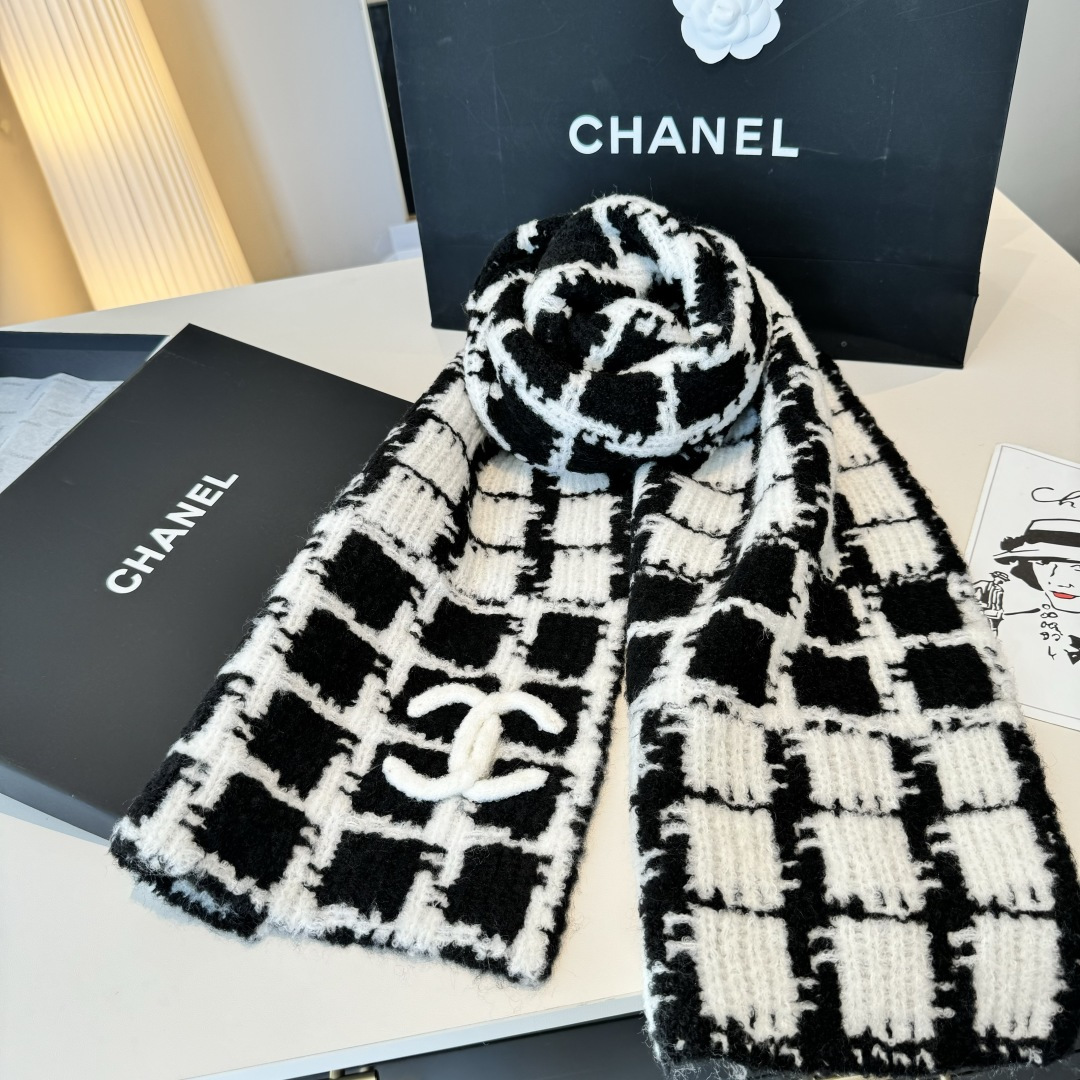  新款Chanel · 香奈儿难得一见的针织单品，温柔配色，超级迷恋❗️气质低调恬静又不失优雅❗️】重点