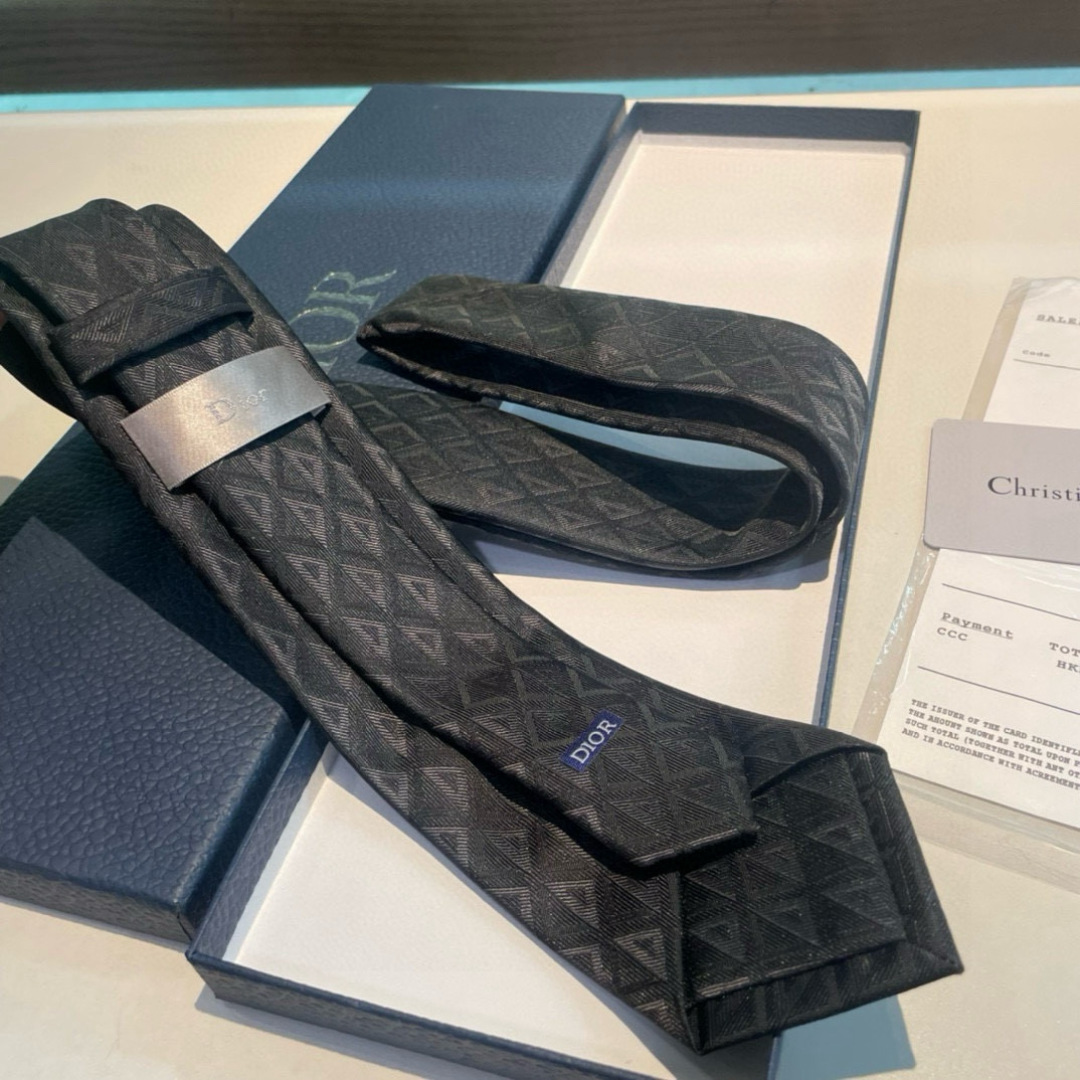 特价👏👏Dior家新款领带 👔👔Dior男士蚕丝藤格纹领带 稀有😻😻展现精湛手工与时尚优雅理想选择，这款