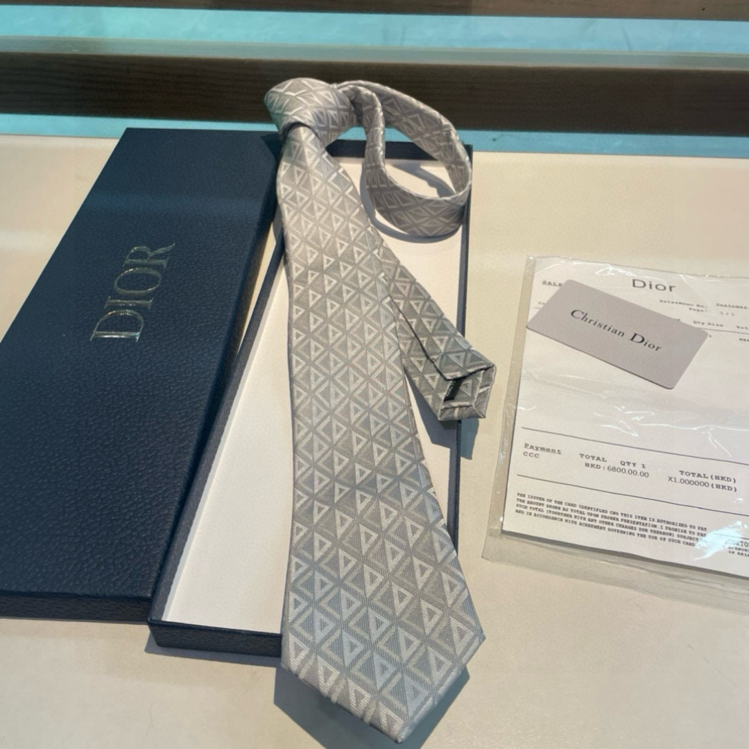特价👏👏Dior家新款领带 👔👔Dior男士蚕丝藤格纹领带 稀有😻😻展现精湛手工与时尚优雅理想选择，这款