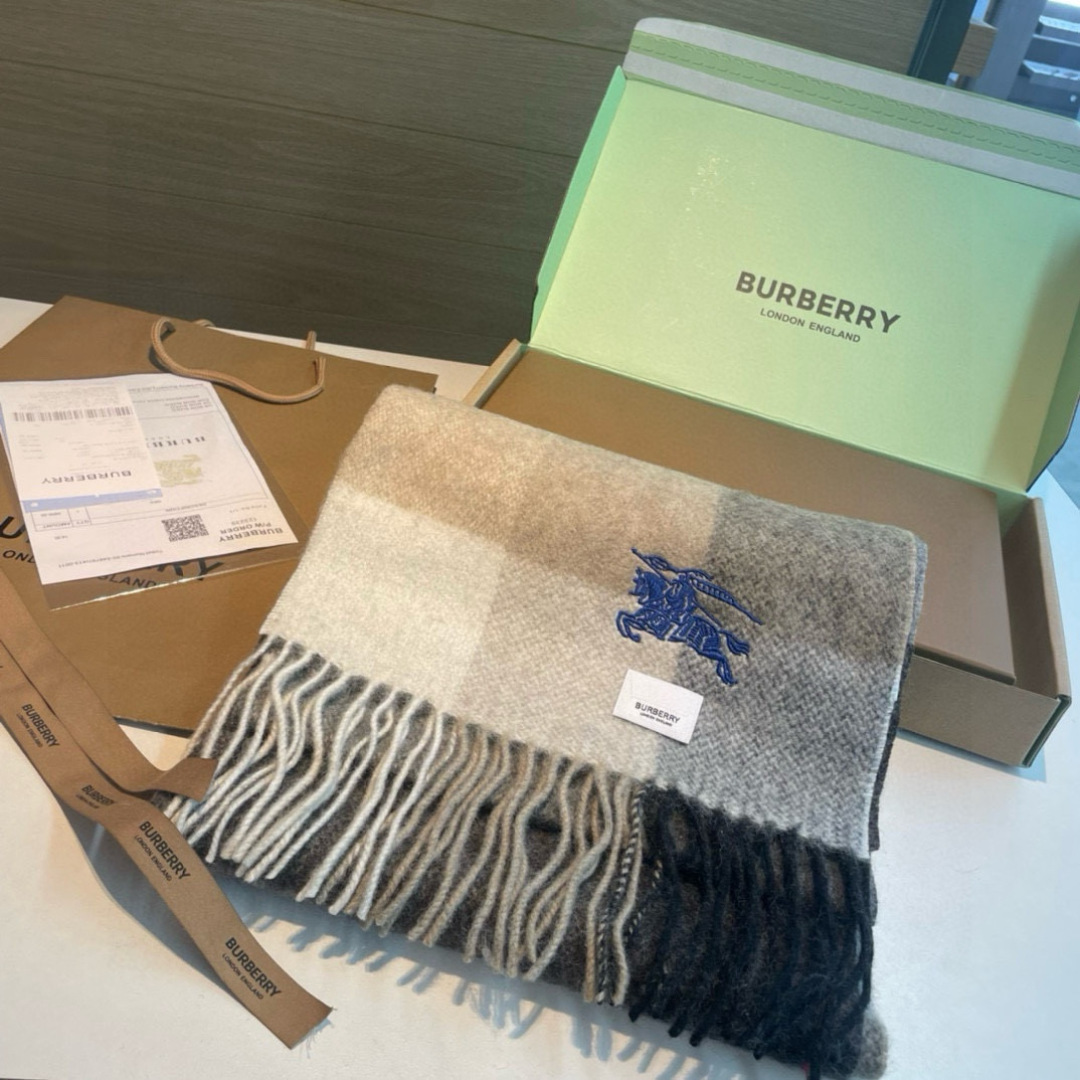 ✨✨Burberry · 巴宝莉双面围巾❗好看的要疯掉了，太有型太有魅力了❗❗非常斯文时尚的秋冬单品！真