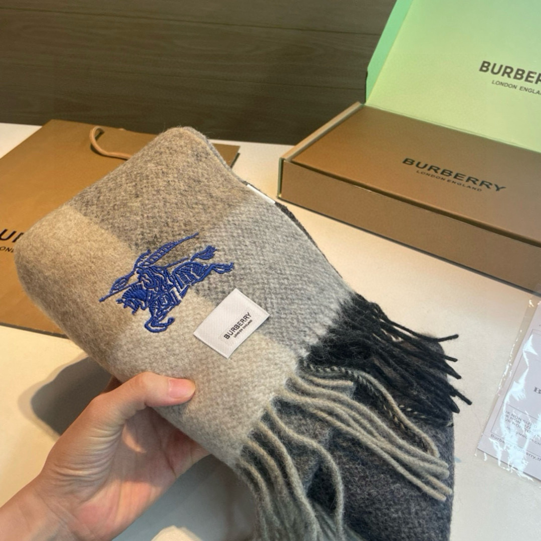 ✨✨Burberry · 巴宝莉双面围巾❗好看的要疯掉了，太有型太有魅力了❗❗非常斯文时尚的秋冬单品！真