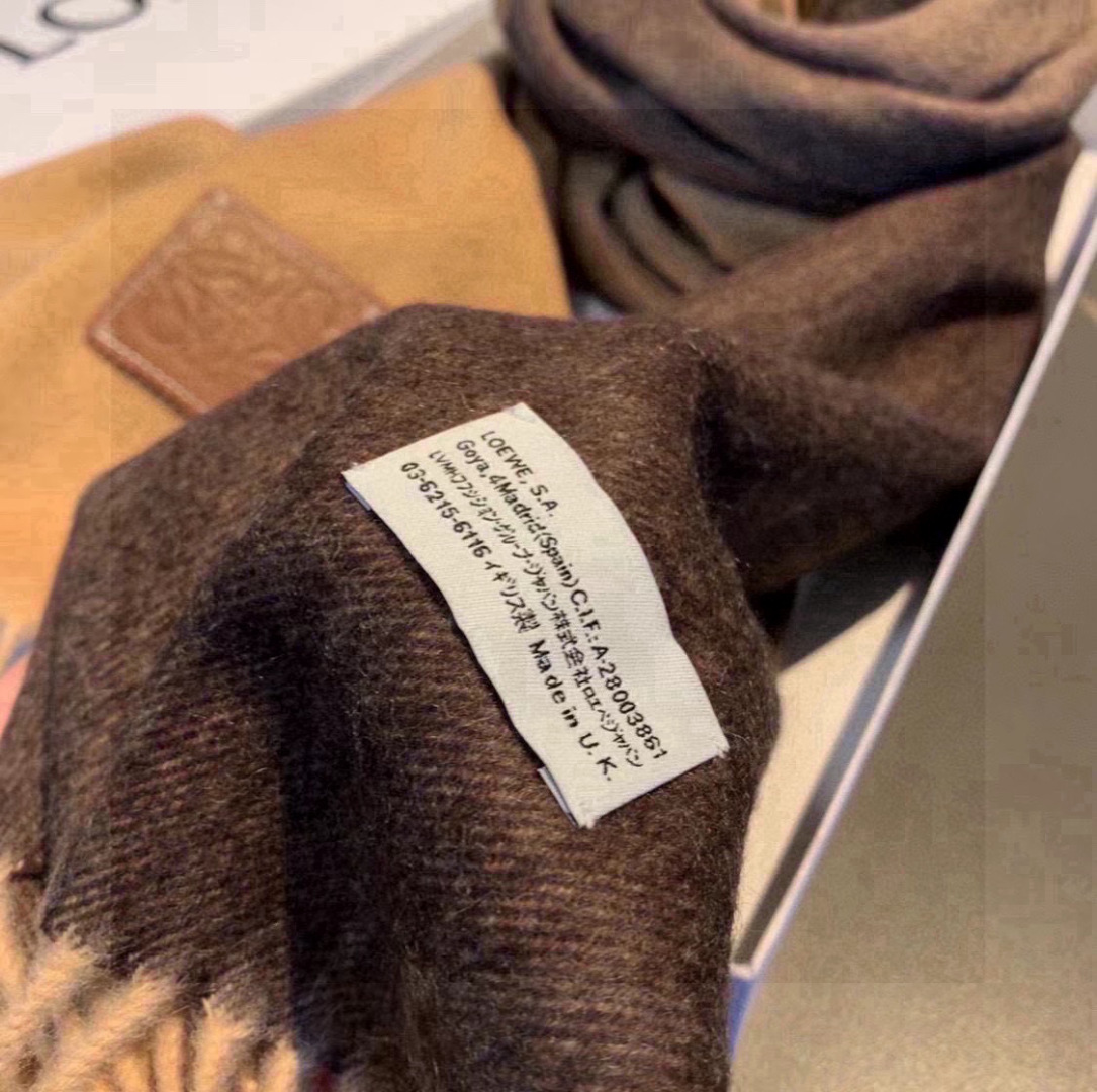  🆕【❗️怒赞强推❗️】数量极其有限❗️男人们女人们的精品‼️ LOEWE专柜最新限量logo，皮质经典