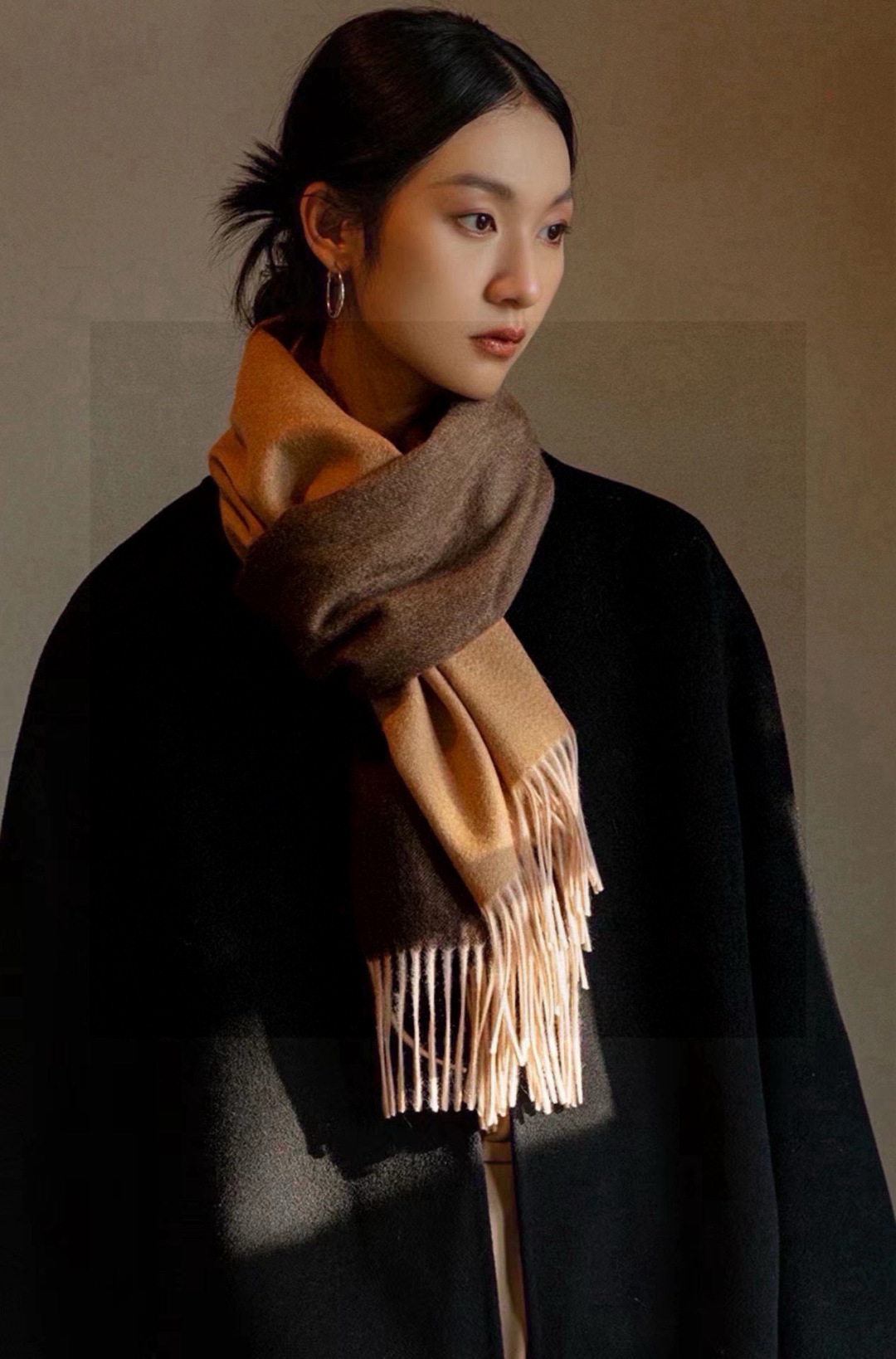  🆕【❗️怒赞强推❗️】数量极其有限❗️男人们女人们的精品‼️ LOEWE专柜最新限量logo，皮质经典