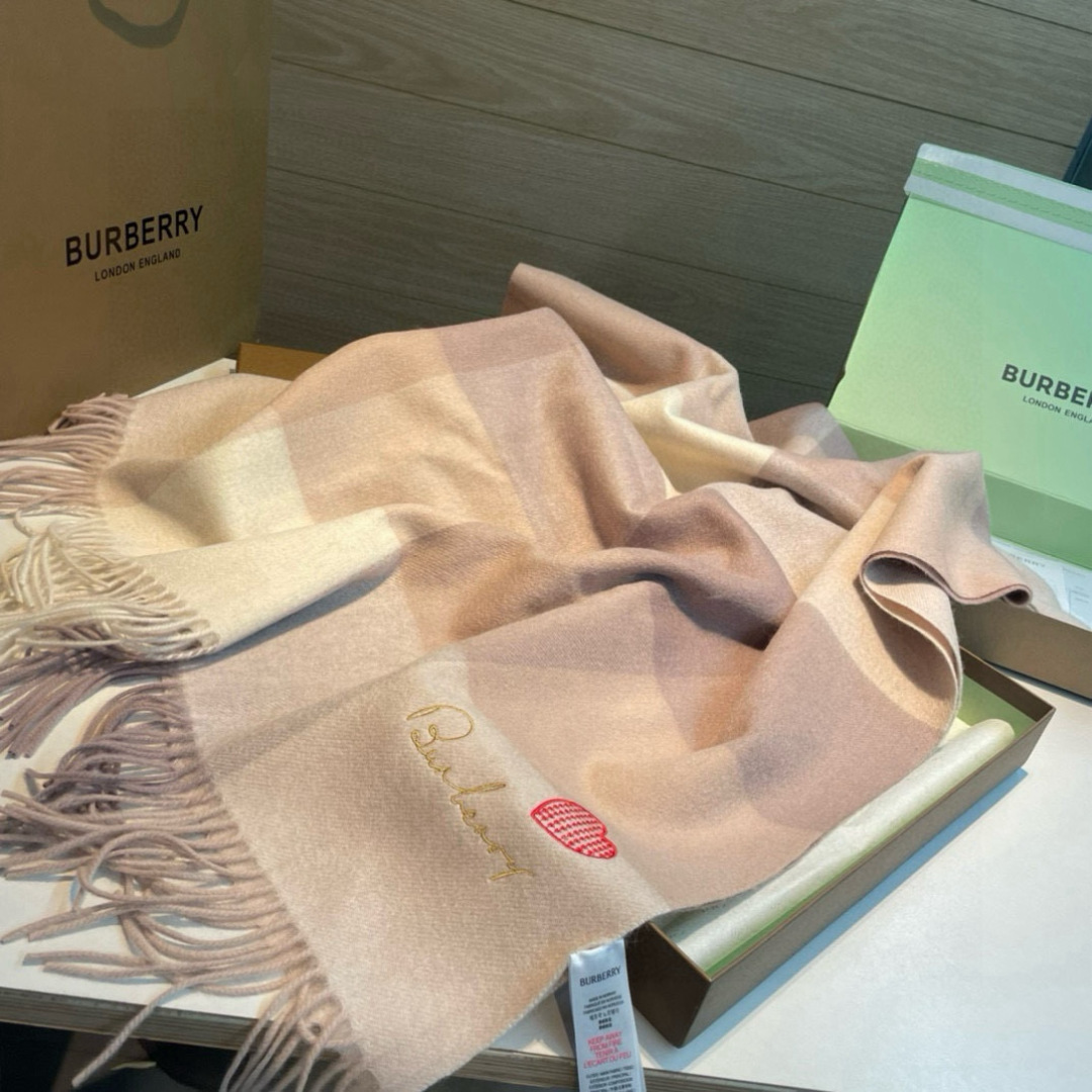  🆕Burberry ·巴宝莉💗❗️大B家新品围巾披肩‮磅重‬来了❗️bur原单殿堂‮皇级‬室最新款❗️