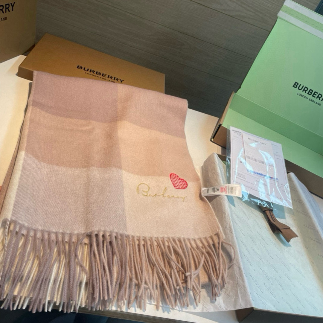  🆕Burberry ·巴宝莉💗❗️大B家新品围巾披肩‮磅重‬来了❗️bur原单殿堂‮皇级‬室最新款❗️