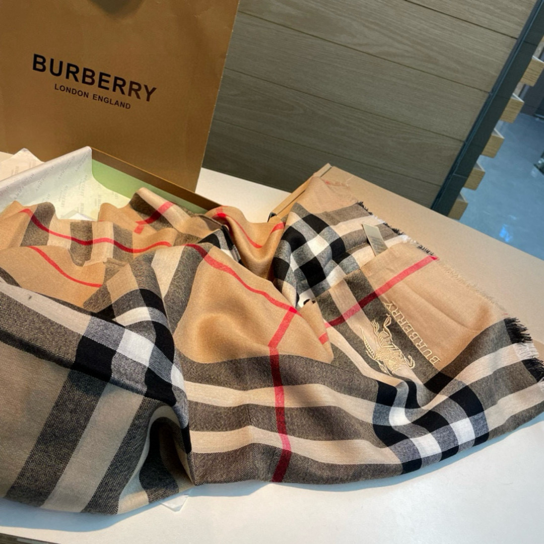 😘😘【英伦格纹】⚜️burberry殿堂级御用推荐❗️出口英国的订单！最新经典混纺系列。来的太是时候了❗