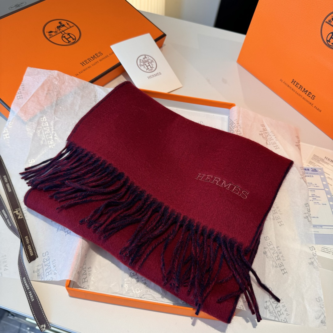  HERMFS【爱马仕】巴黎时装展双面羊绒围巾！采用蒙古高原细羊绒！手感满满地都是细腻的绒毛！这个价格绝