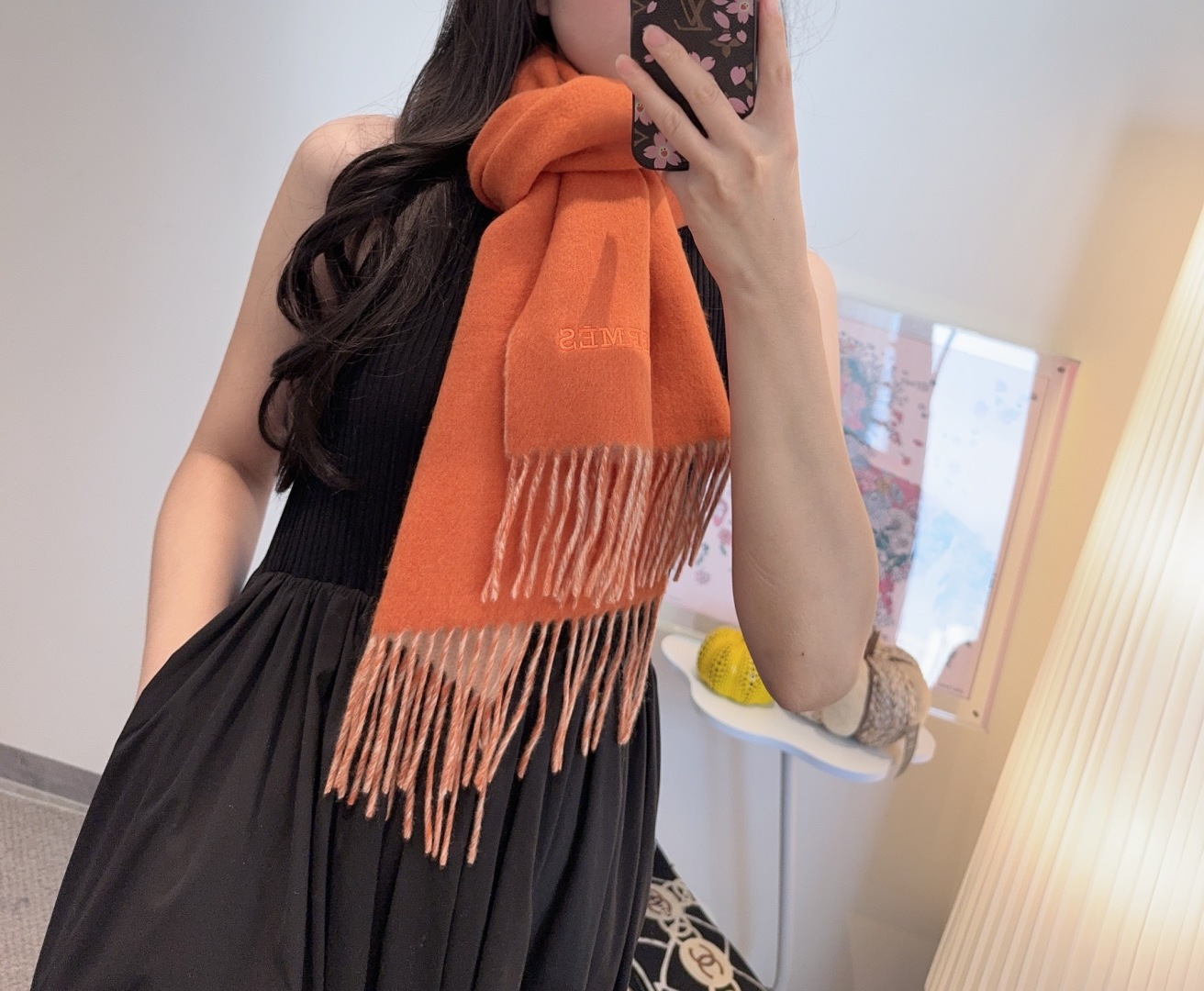  HERMFS【爱马仕】巴黎时装展双面羊绒围巾！采用蒙古高原细羊绒！手感满满地都是细腻的绒毛！这个价格绝