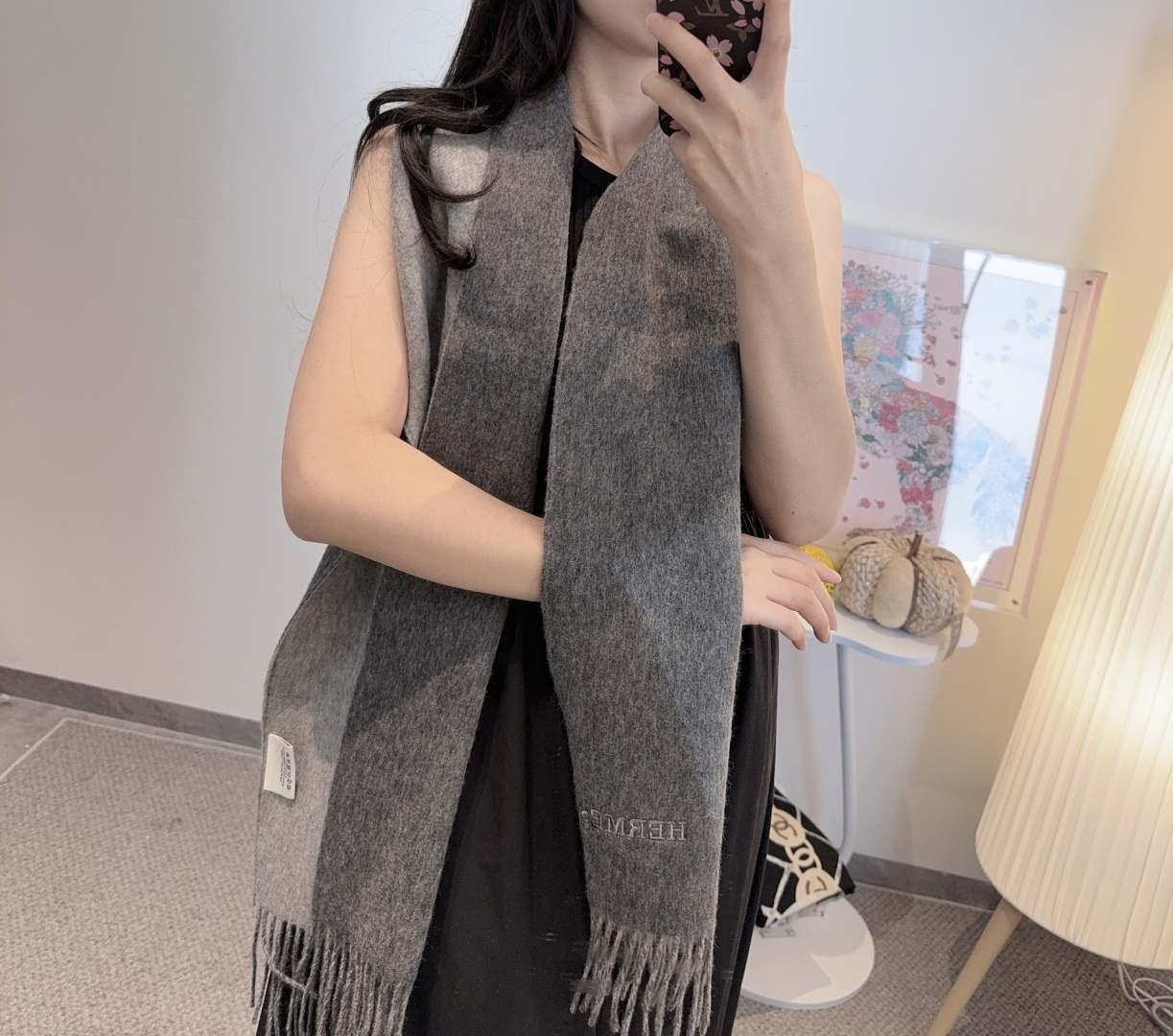  HERMFS【爱马仕】巴黎时装展双面羊绒围巾！采用蒙古高原细羊绒！手感满满地都是细腻的绒毛！这个价格绝