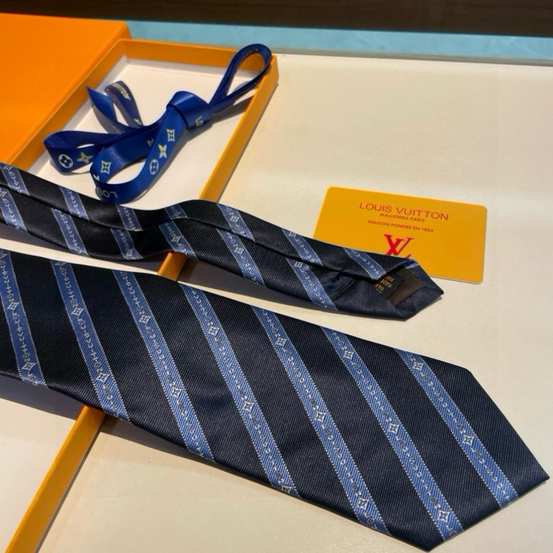 特价👏👏专柜同歩👔👔精致的小Logo提花，低调奢华大气的配色，这款领带将Lv标志性的Damier图案以同