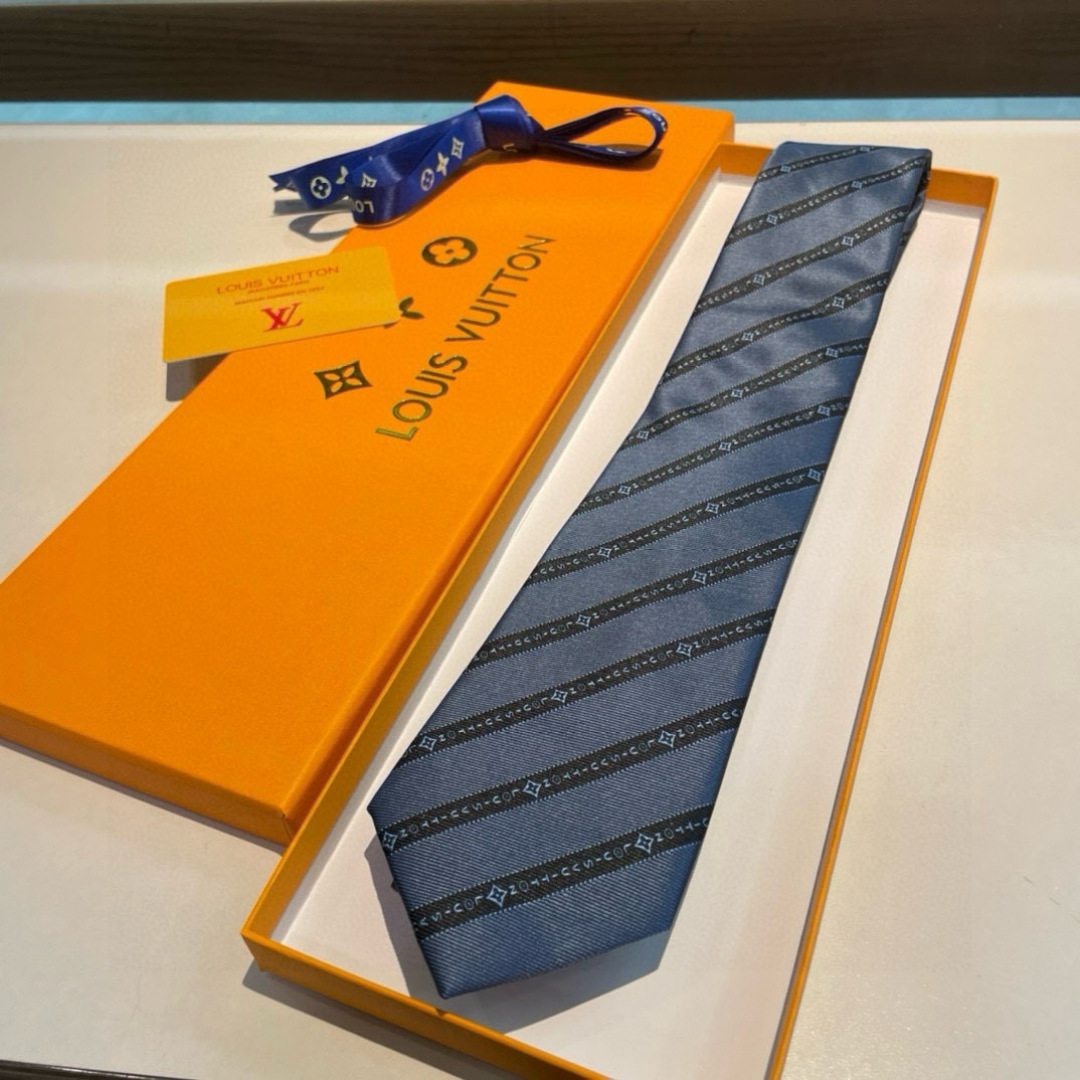 特价👏👏专柜同歩👔👔精致的小Logo提花，低调奢华大气的配色，这款领带将Lv标志性的Damier图案以同