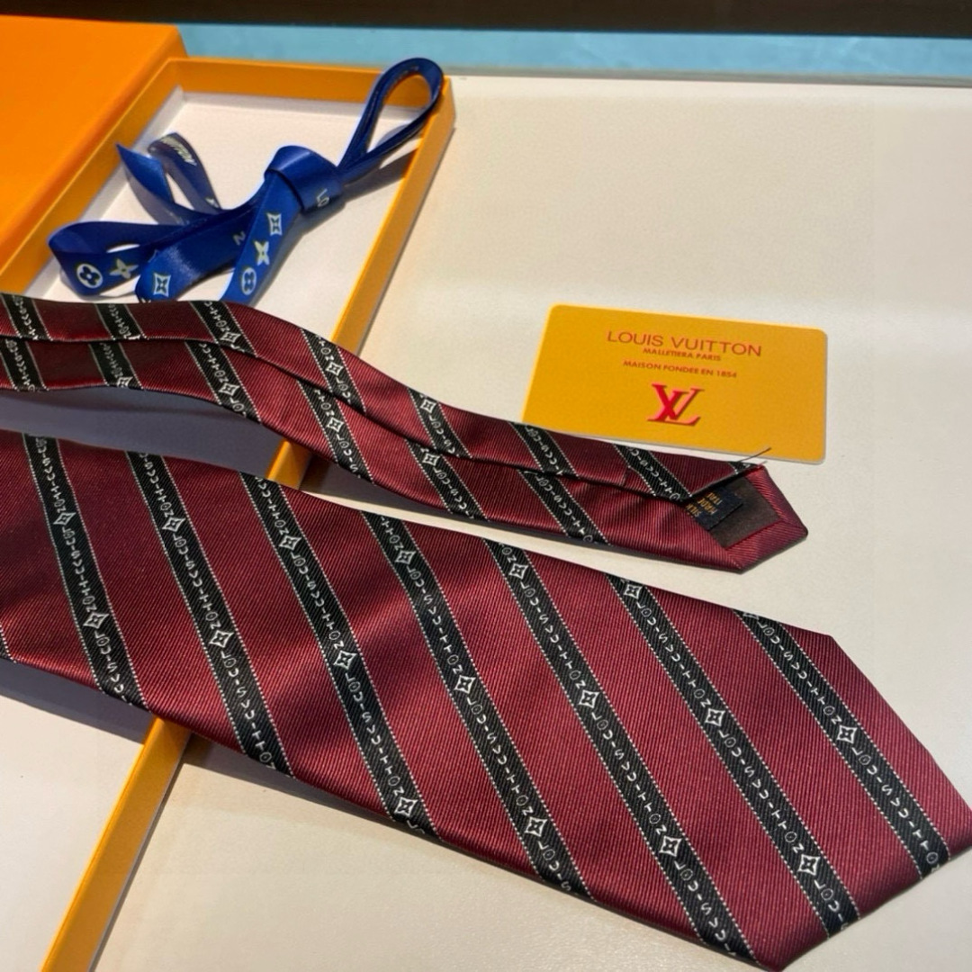 特价👏👏专柜同歩👔👔精致的小Logo提花，低调奢华大气的配色，这款领带将Lv标志性的Damier图案以同
