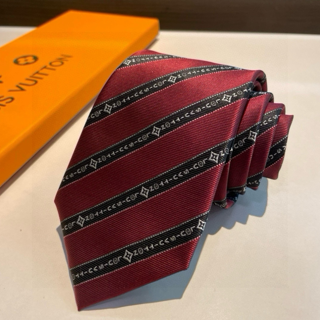 特价👏👏专柜同歩👔👔精致的小Logo提花，低调奢华大气的配色，这款领带将Lv标志性的Damier图案以同
