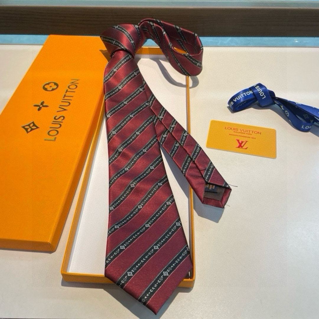 特价👏👏专柜同歩👔👔精致的小Logo提花，低调奢华大气的配色，这款领带将Lv标志性的Damier图案以同