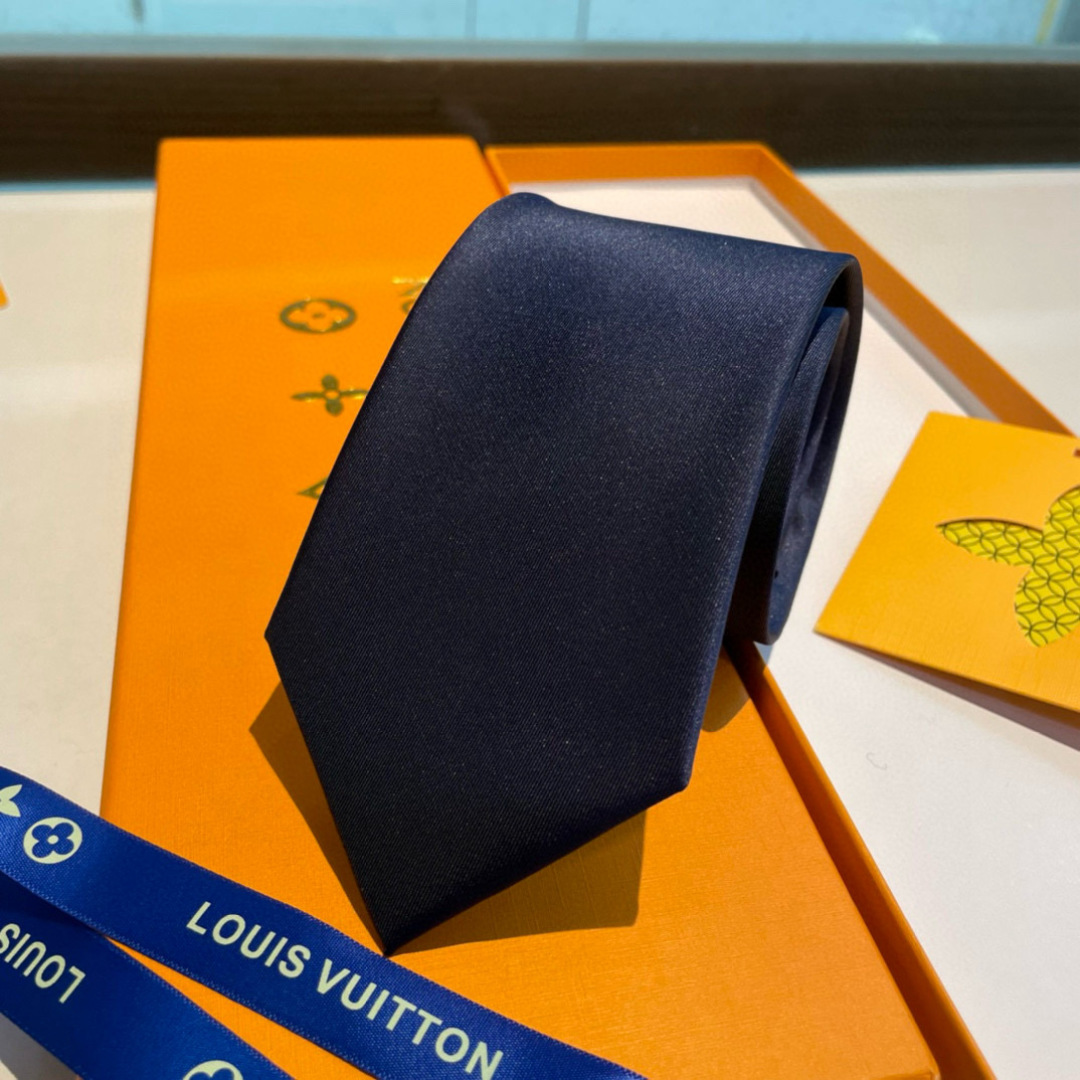 特价男士领带系列👔👔，稀有😻😻Monogram Classic领带将经典路易威登风格与精细做工有机结合。
