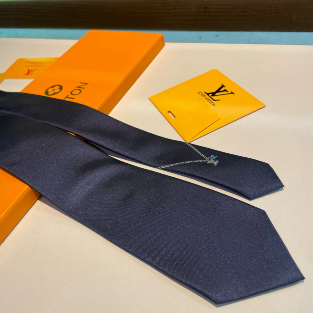 特价男士领带系列👔👔，稀有😻😻Monogram Classic领带将经典路易威登风格与精细做工有机结合。