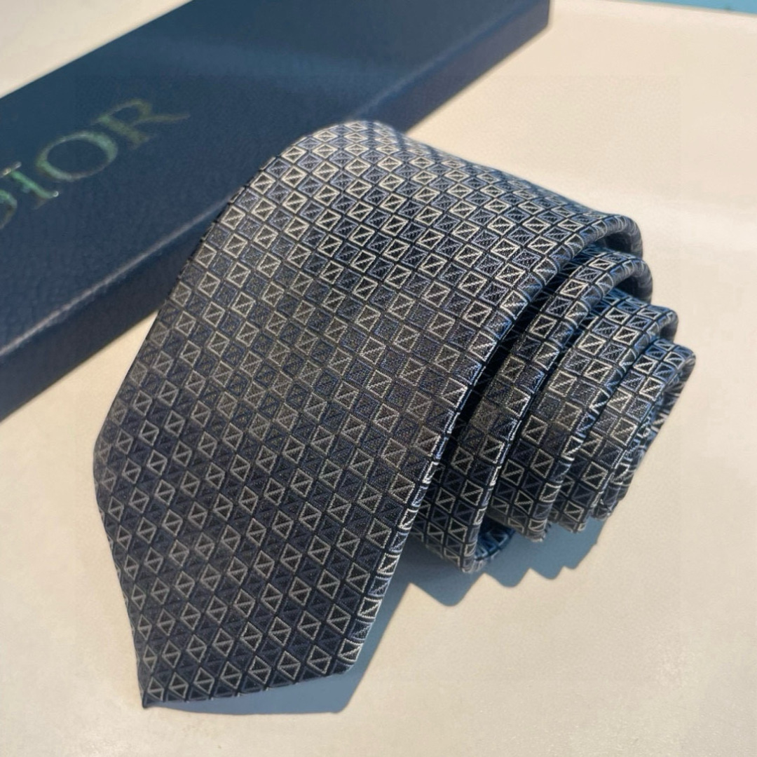 特价 👏👏Dior家新款领带 👔👔Dior男士蚕丝藤格纹领带 稀有😻😻展现精湛手工与时尚优雅理想选择，这