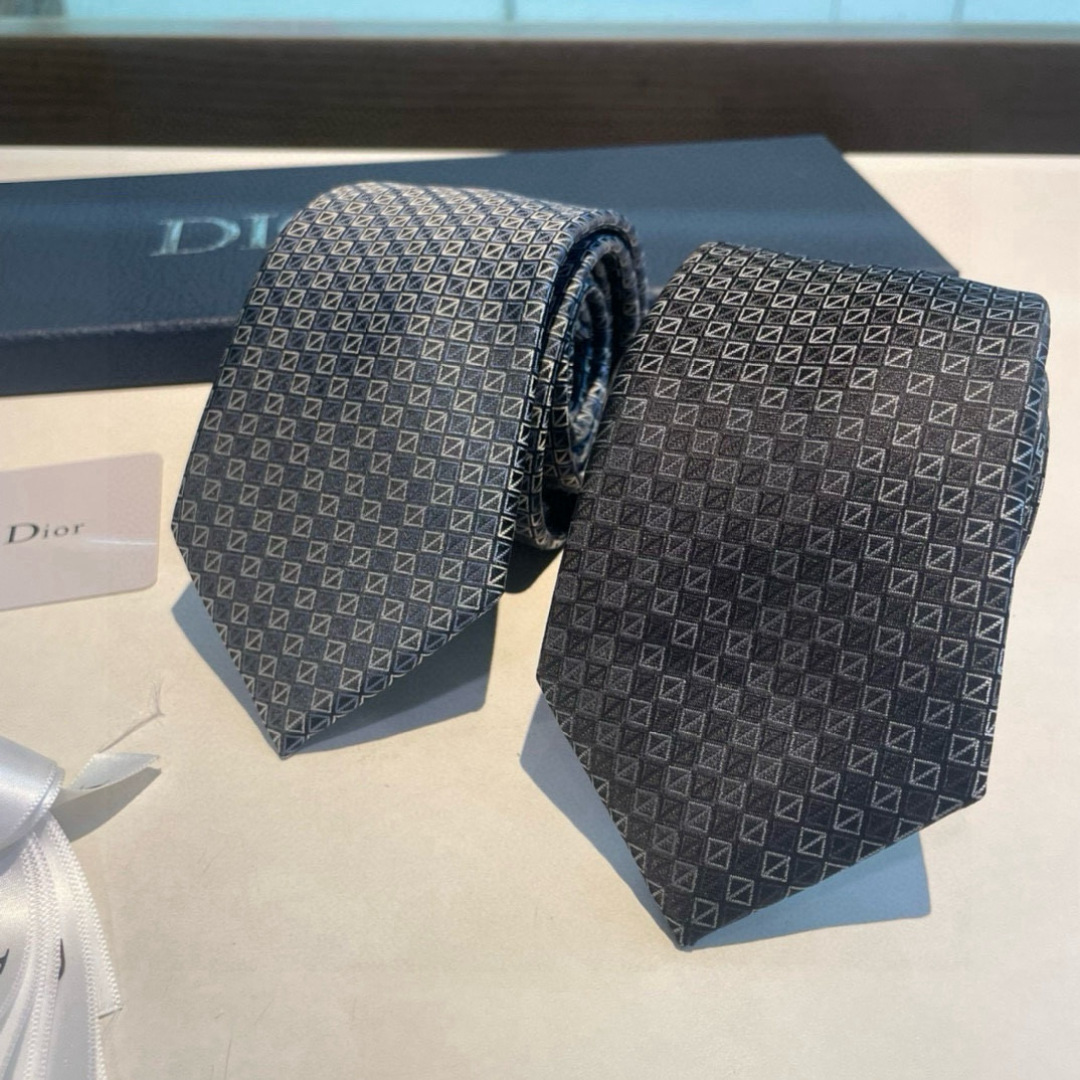 特价 👏👏Dior家新款领带 👔👔Dior男士蚕丝藤格纹领带 稀有😻😻展现精湛手工与时尚优雅理想选择，这