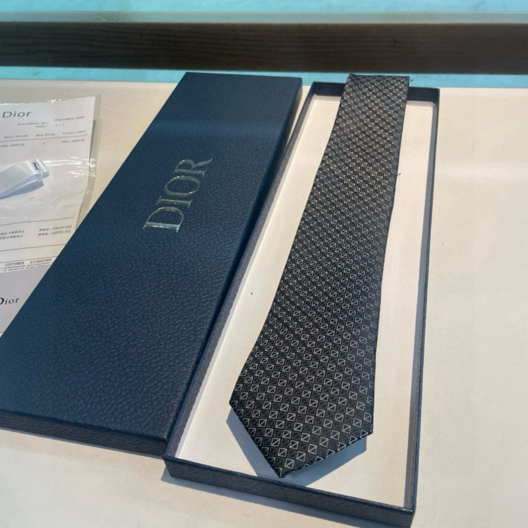 特价 👏👏Dior家新款领带 👔👔Dior男士蚕丝藤格纹领带 稀有😻😻展现精湛手工与时尚优雅理想选择，这