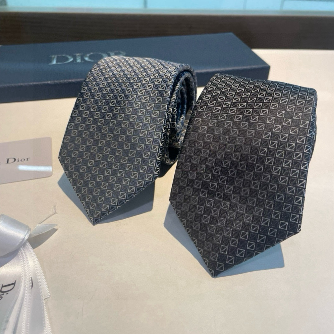 特价 👏👏Dior家新款领带 👔👔Dior男士蚕丝藤格纹领带 稀有😻😻展现精湛手工与时尚优雅理想选择，这
