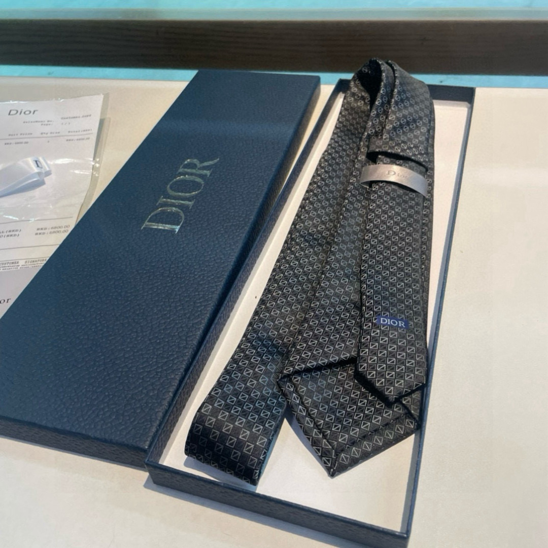 特价 👏👏Dior家新款领带 👔👔Dior男士蚕丝藤格纹领带 稀有😻😻展现精湛手工与时尚优雅理想选择，这