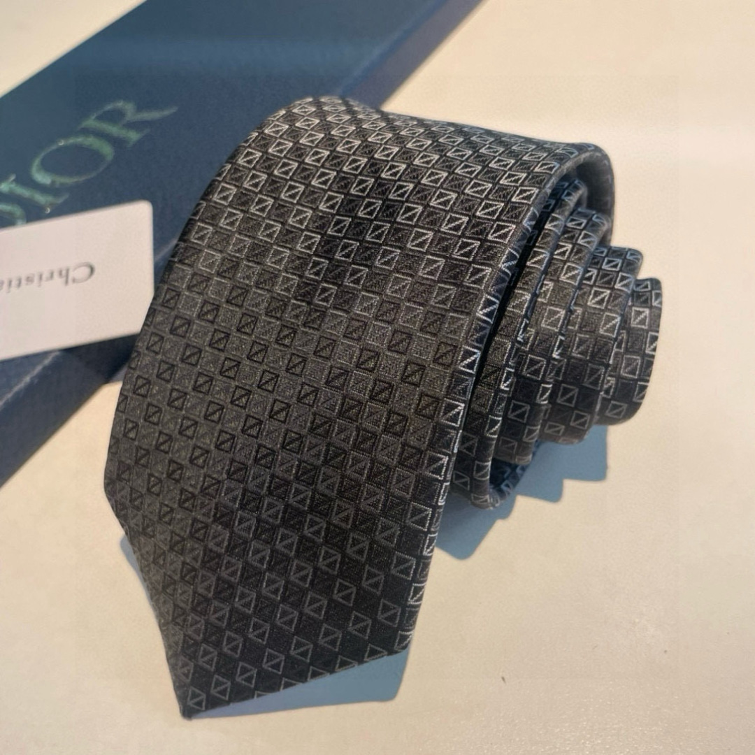 特价 👏👏Dior家新款领带 👔👔Dior男士蚕丝藤格纹领带 稀有😻😻展现精湛手工与时尚优雅理想选择，这