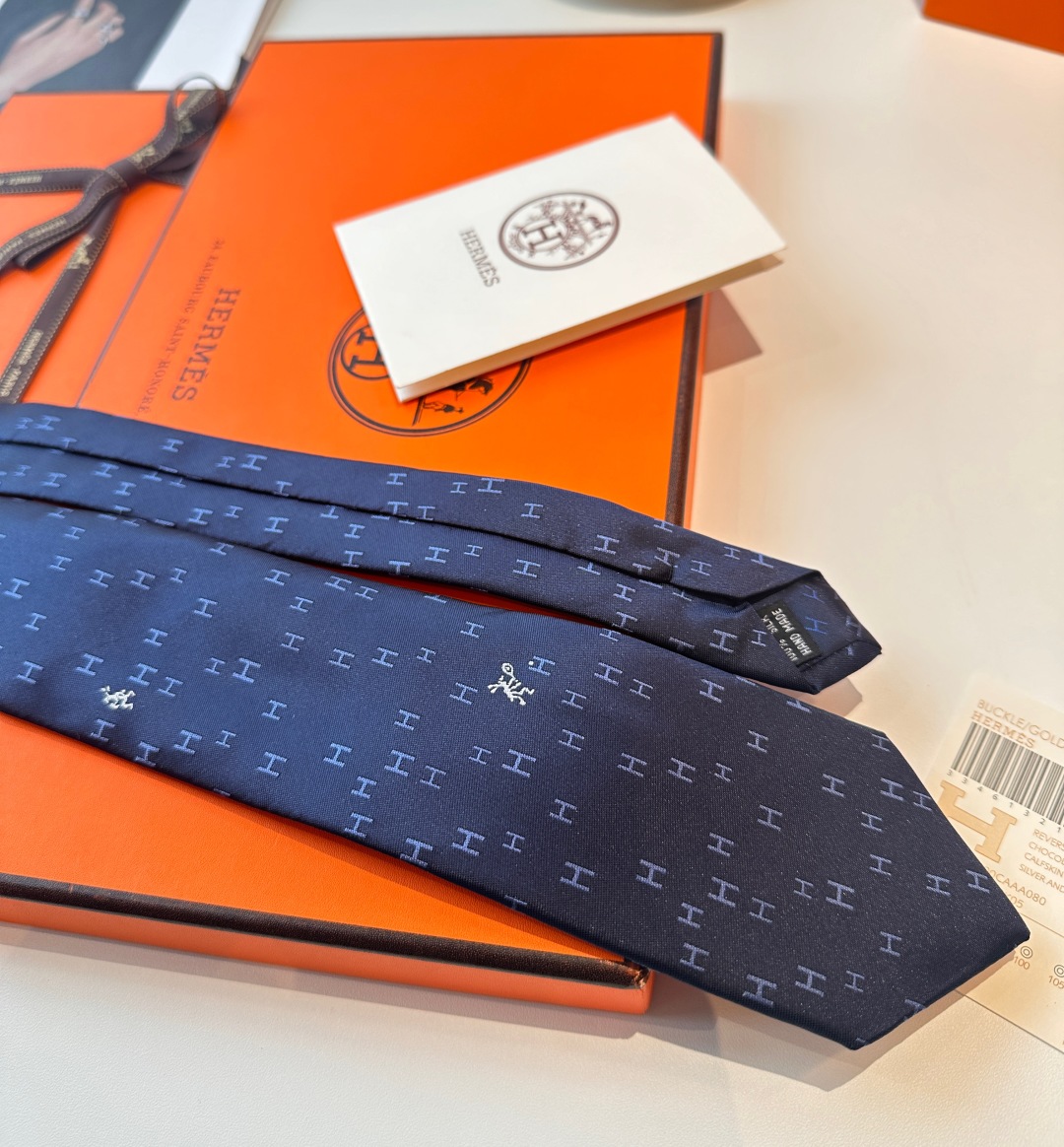 特价特 爱马仕男士新款领带系列👔👔，稀有H家每年都有一千条不同印花的领带面世，从最初的多以几何图案表现骑