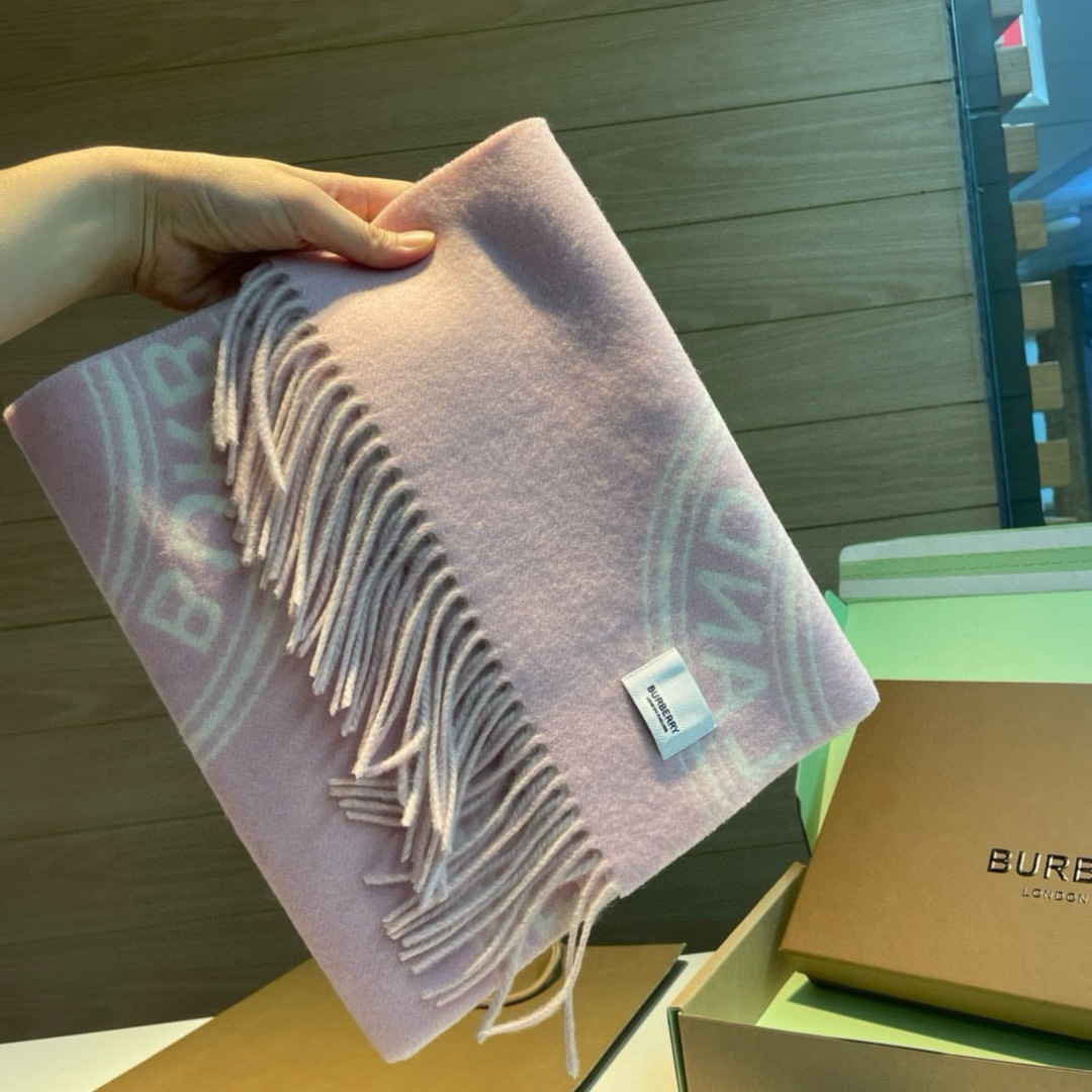  B家。秋冬新品！！看到了围巾的天花板👇巴宝莉BURBERRY！双面双色羊毛围巾圆环logo设计100%
