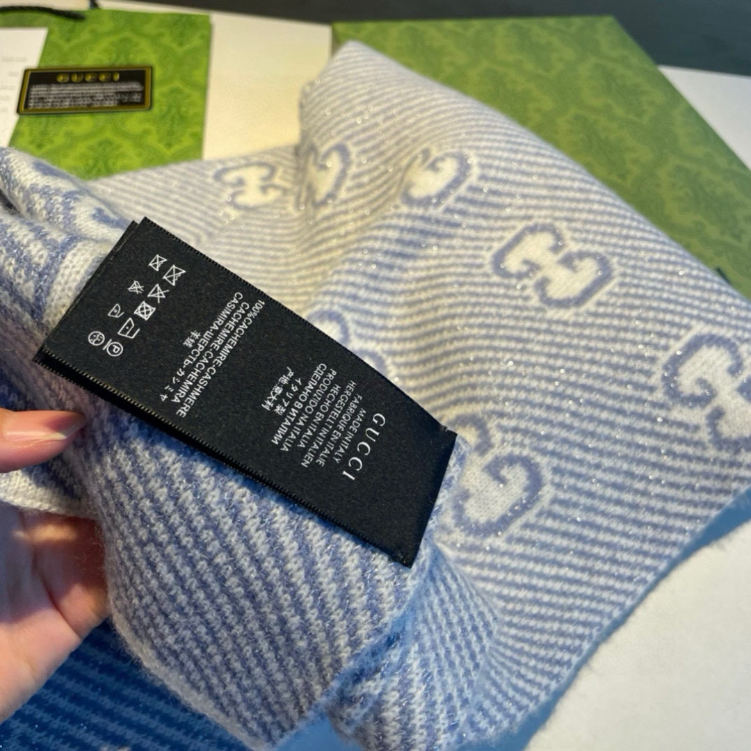   Gucci原单❗️重磅推荐‼️新款金银线针织围巾❗️✨✨低调的奢侈感❗️极品柔美精英高手级别的时髦感