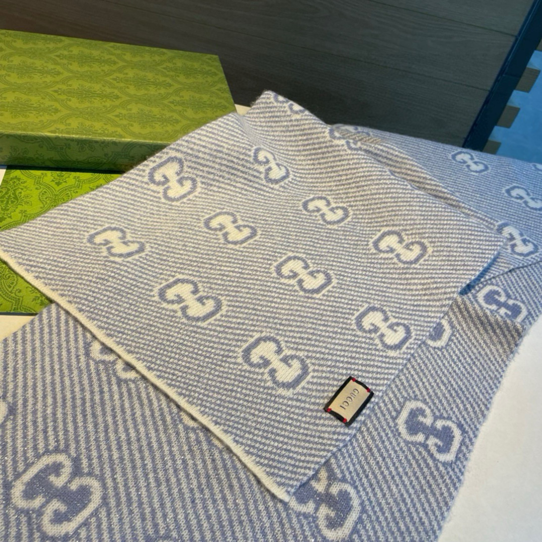   Gucci原单❗️重磅推荐‼️新款金银线针织围巾❗️✨✨低调的奢侈感❗️极品柔美精英高手级别的时髦感