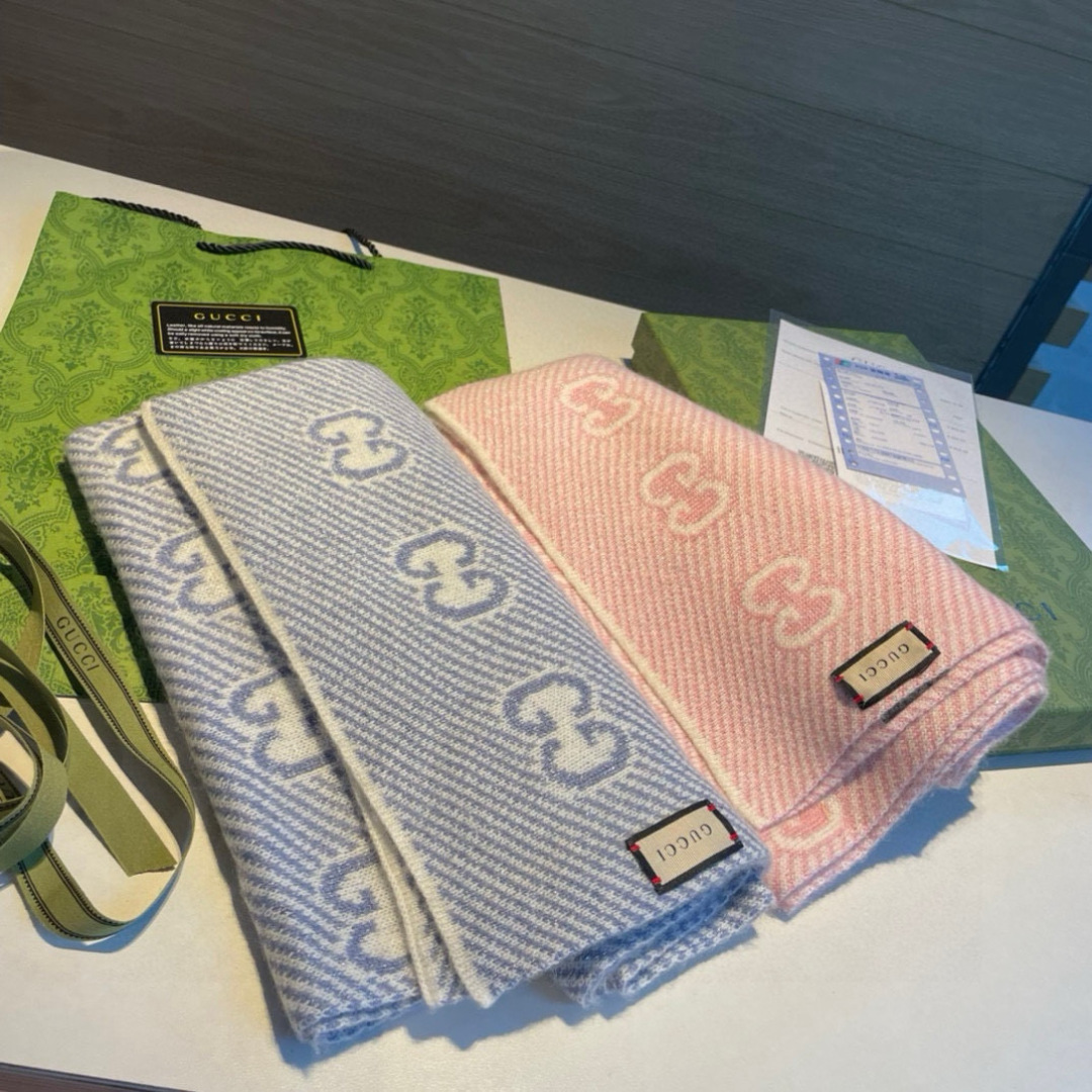   Gucci原单❗️重磅推荐‼️新款金银线针织围巾❗️✨✨低调的奢侈感❗️极品柔美精英高手级别的时髦感