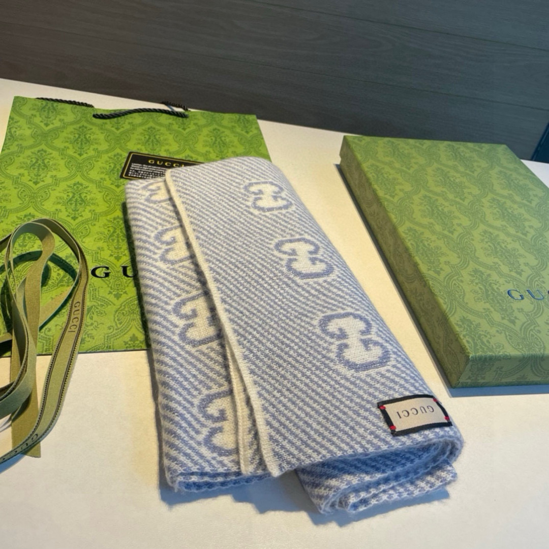   Gucci原单❗️重磅推荐‼️新款金银线针织围巾❗️✨✨低调的奢侈感❗️极品柔美精英高手级别的时髦感