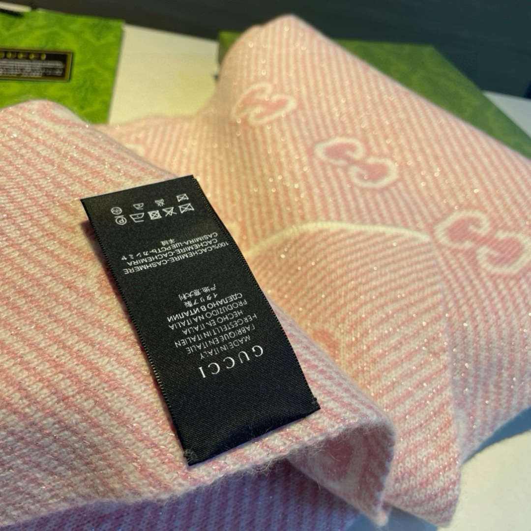   Gucci原单❗️重磅推荐‼️新款金银线针织围巾❗️✨✨低调的奢侈感❗️极品柔美精英高手级别的时髦感