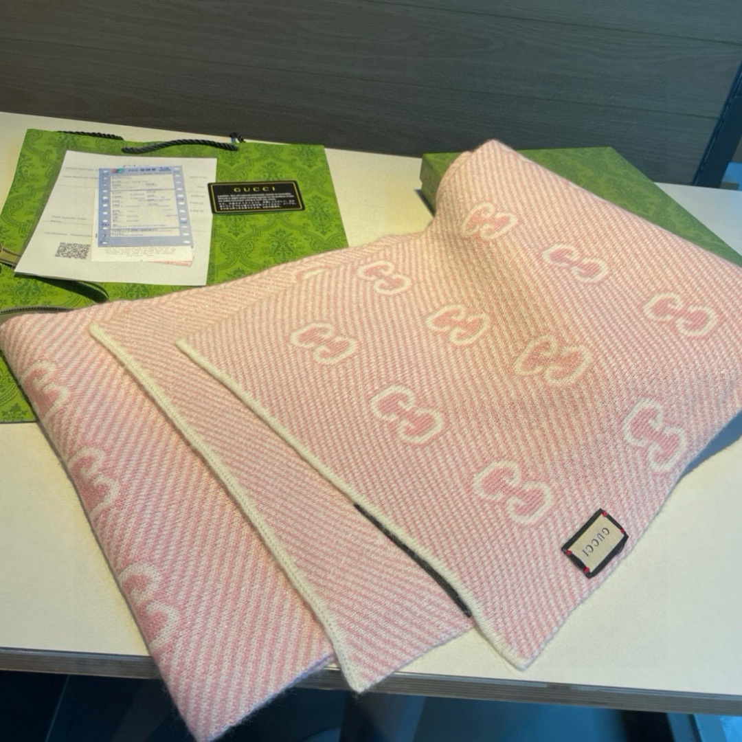  Gucci原单❗️重磅推荐‼️新款金银线针织围巾❗️✨✨低调的奢侈感❗️极品柔美精英高手级别的时髦感