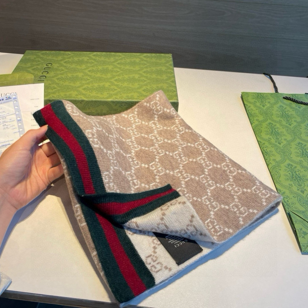 Gucci。原单！重磅推荐！新款针织围巾！低调的奢侈感。极品柔美精英高手级别的时髦感围巾！这款Gucci