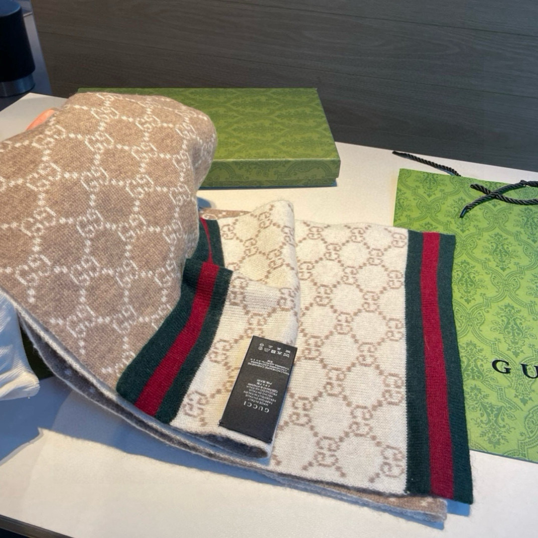 Gucci。原单！重磅推荐！新款针织围巾！低调的奢侈感。极品柔美精英高手级别的时髦感围巾！这款Gucci