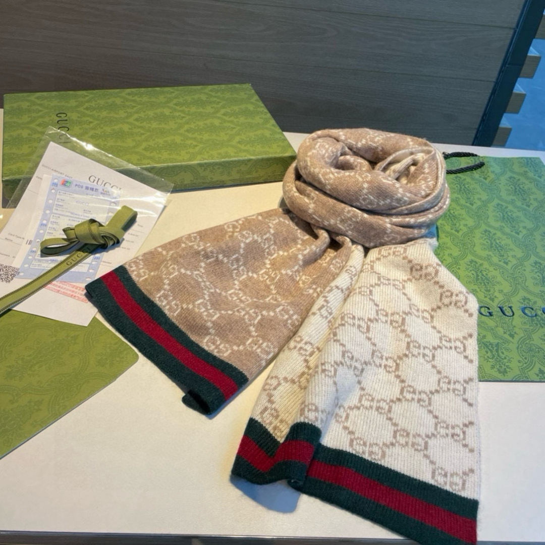 Gucci。原单！重磅推荐！新款针织围巾！低调的奢侈感。极品柔美精英高手级别的时髦感围巾！这款Gucci