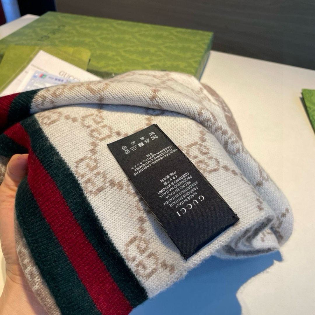 Gucci。原单！重磅推荐！新款针织围巾！低调的奢侈感。极品柔美精英高手级别的时髦感围巾！这款Gucci