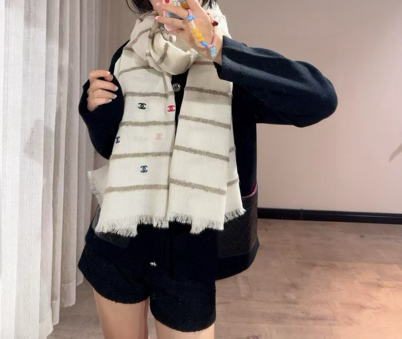  N年没有遇到这么美的香喷喷了🤣
拿到手就太激动了！面料好绝👍
国外定制的特殊纱线！进口毛圈纱镶嵌工艺
