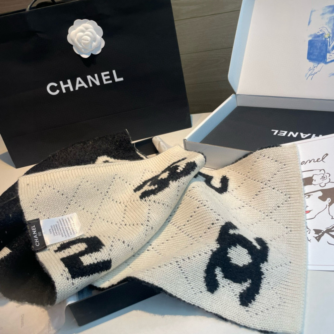  🆕 【▪Chanel · 香奈儿5号难得一见的针织单品，温柔配色，超级迷恋❗️气质低调恬静又不失优雅❗