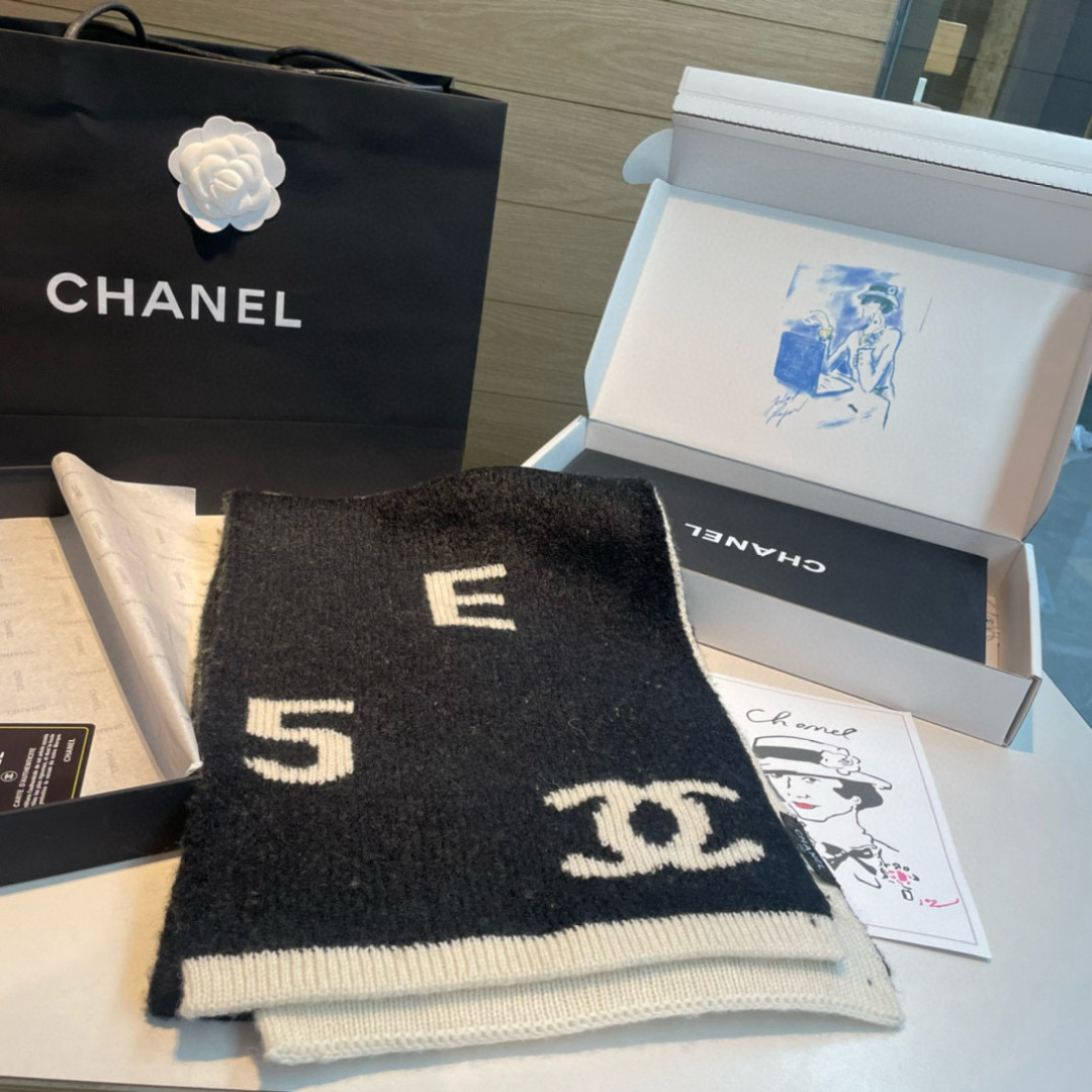  🆕 【▪Chanel · 香奈儿5号难得一见的针织单品，温柔配色，超级迷恋❗️气质低调恬静又不失优雅❗