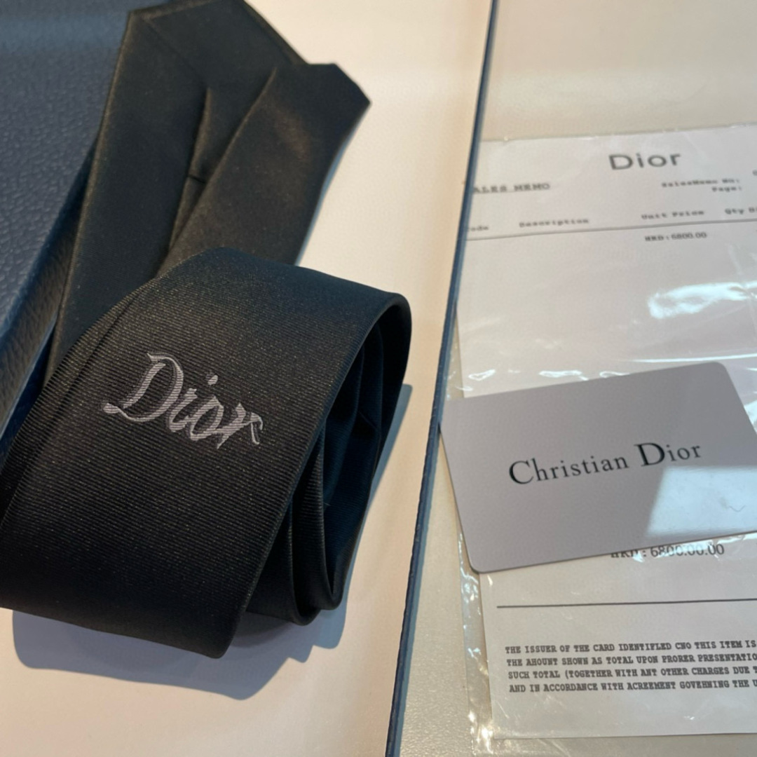 特价特 爆款到👏👏Do家新款领带  👔👔Dior男士【D家LOGO系列领带】，稀有😻😻展现精湛手工与时尚