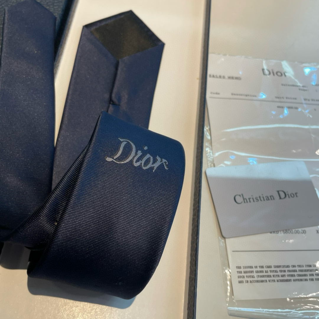特价特 爆款到👏👏Do家新款领带  👔👔Dior男士【D家LOGO系列领带】，稀有😻😻展现精湛手工与时尚