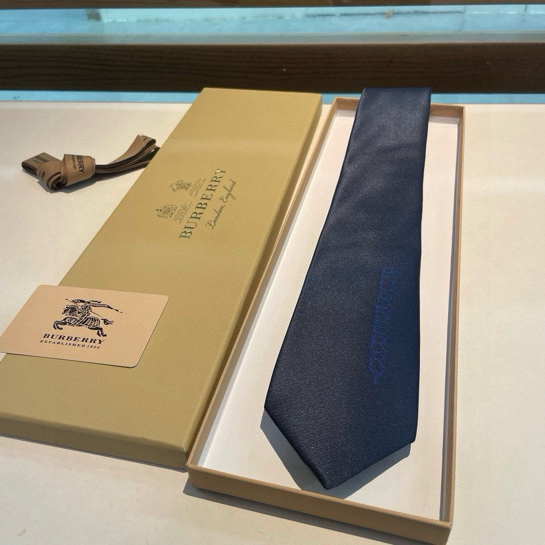 特价👏B家专柜同步领带出货啦‼️‼️ 巴宝莉男士👔👔，稀有😻😻展现精湛手工与时尚优雅的理想选择，以最经典