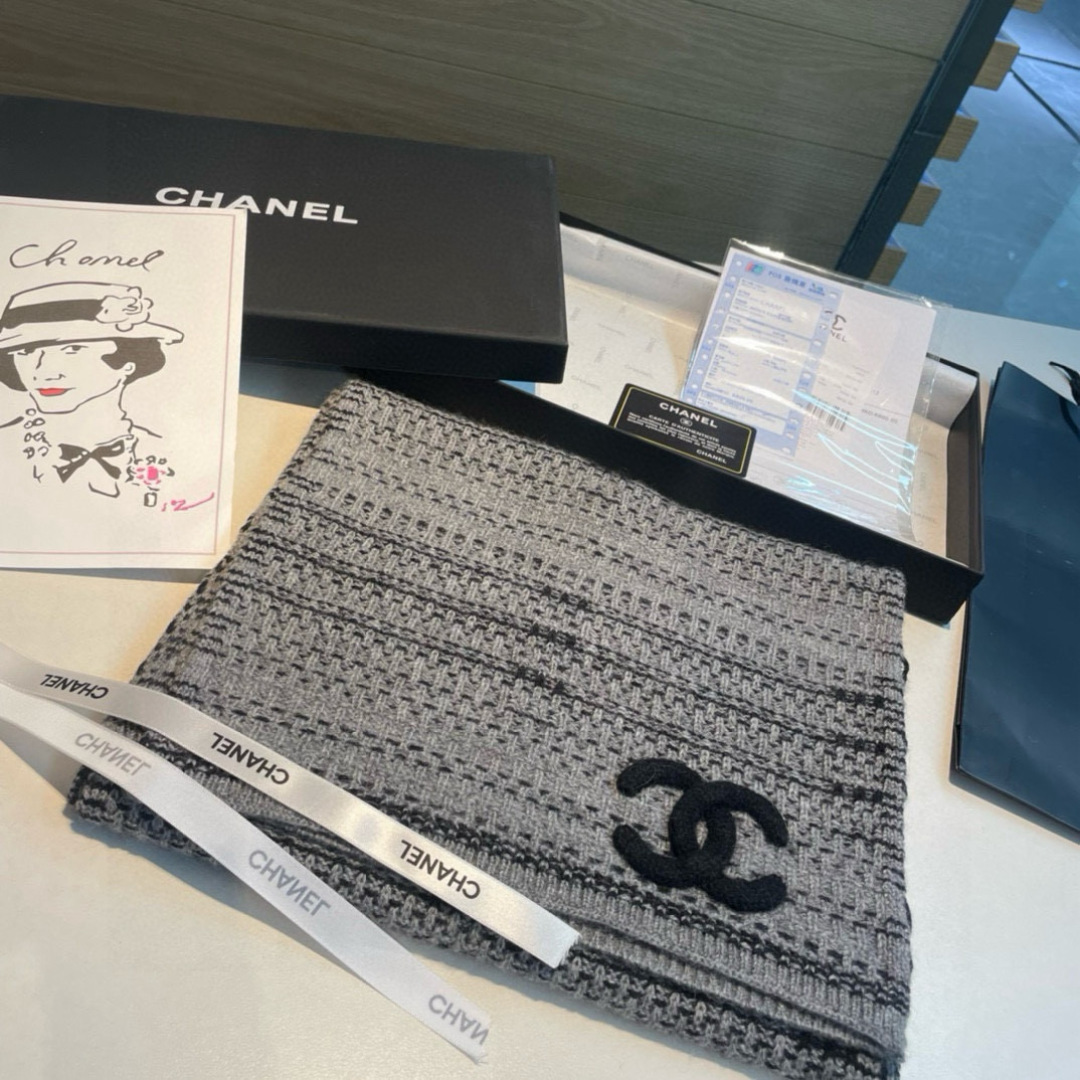  超级保暖Chanel秋冬新款！！！我能保证的是上身一定会喜欢，老友闭眼入。欢喜！！！搭配一切，HOLD