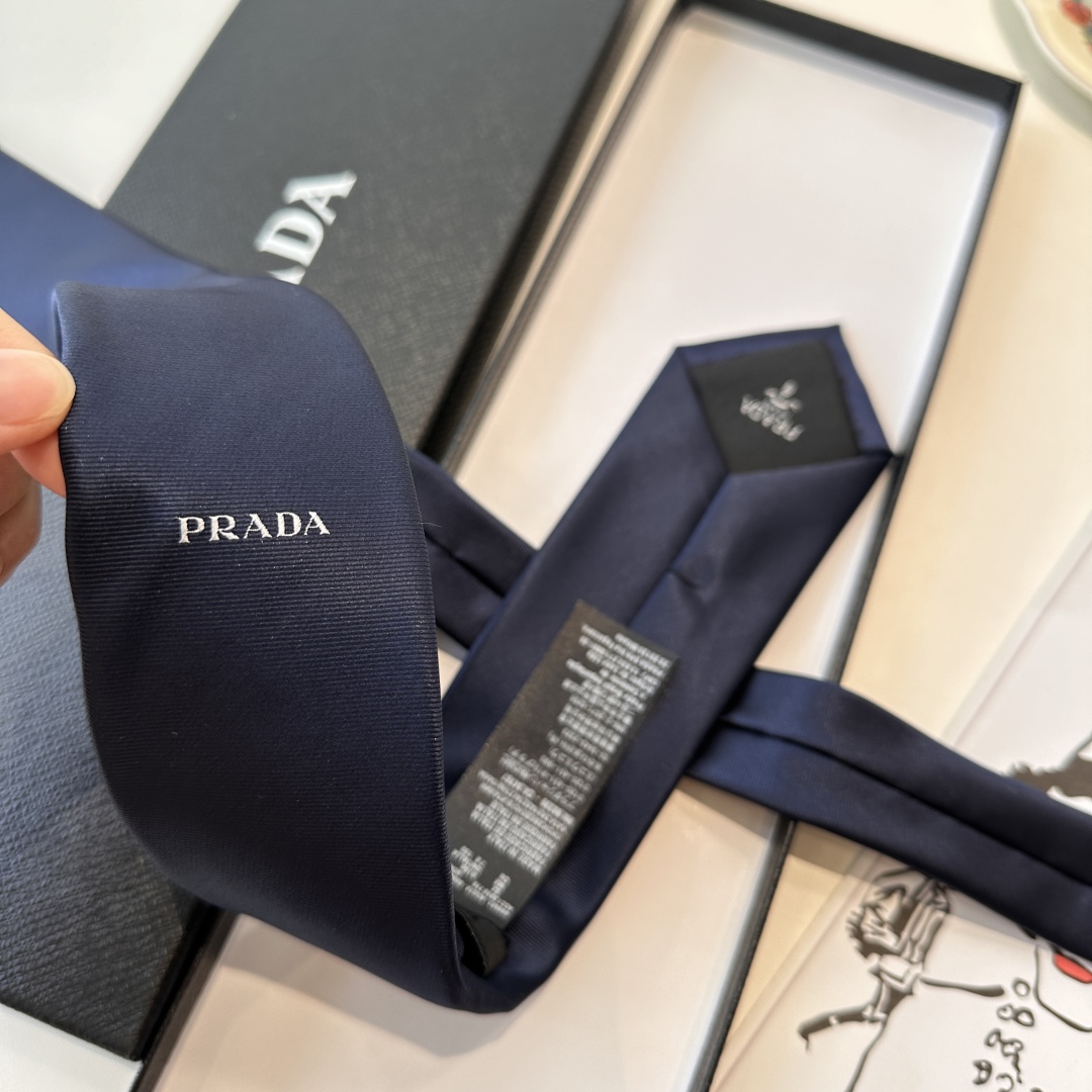 特价特 👏👏P家经典领带 中性款【Prada字母领带】高端定制，双层水洗标，稀有😻😻展现精湛手工与时尚优